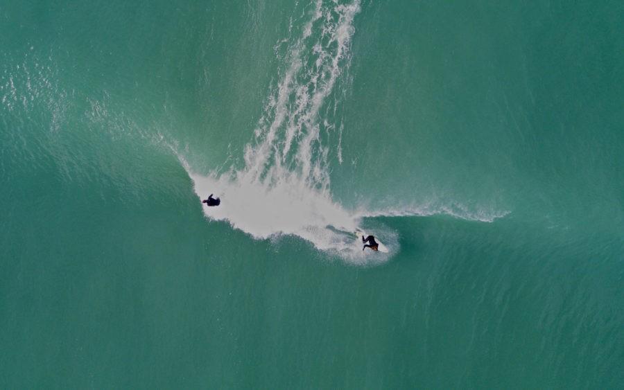 サーファー同士声を掛け合うこともサーフィンのルールの一つ